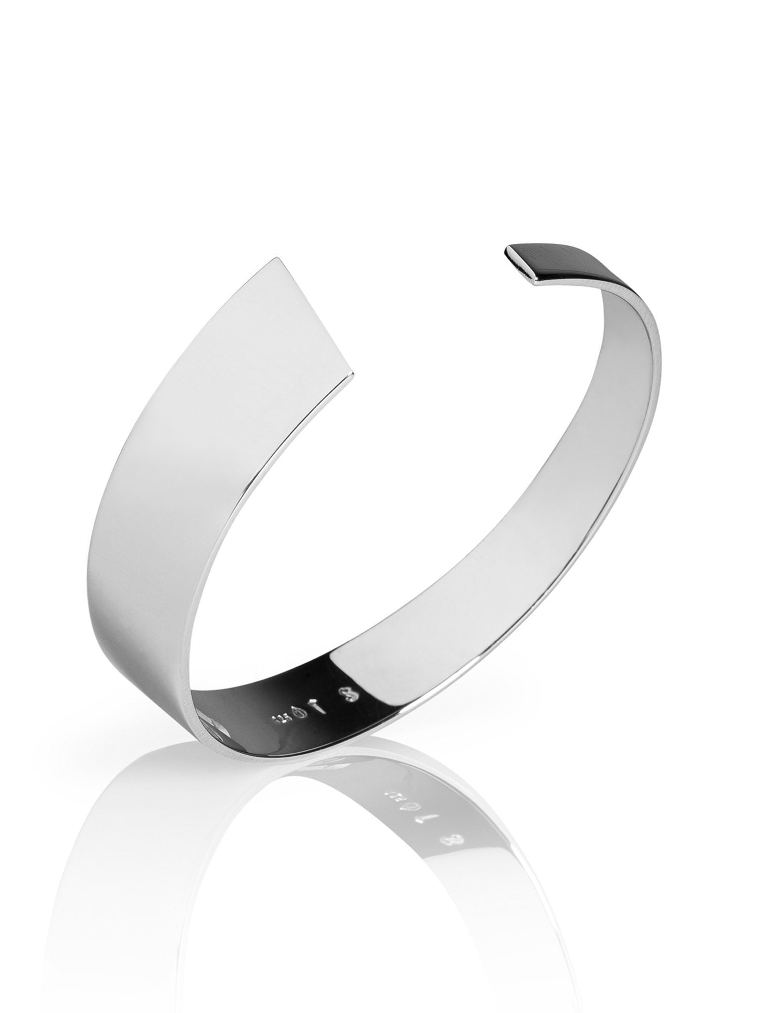 Pulpit Rock armring i blankt, polert metall med buet, åpen mansjett