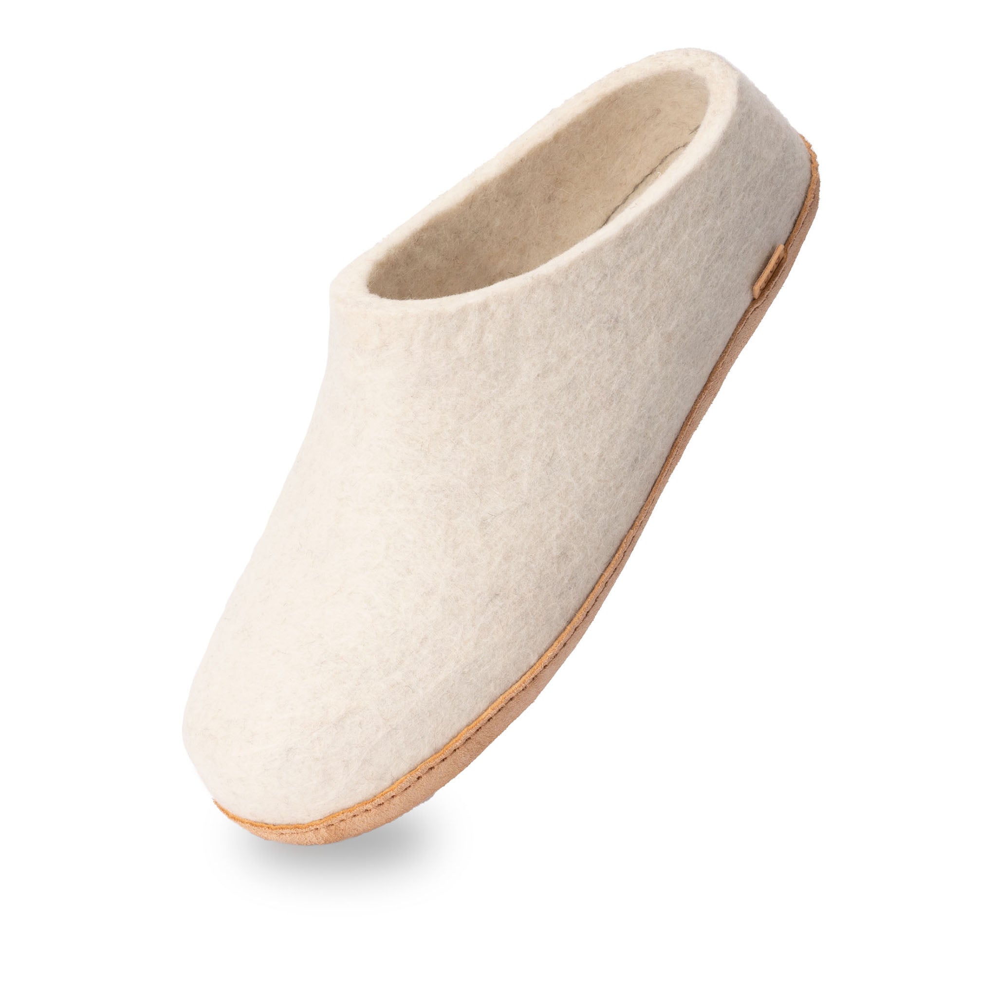 Lyse hvite filt-tøfler med åpen krage og beige kant