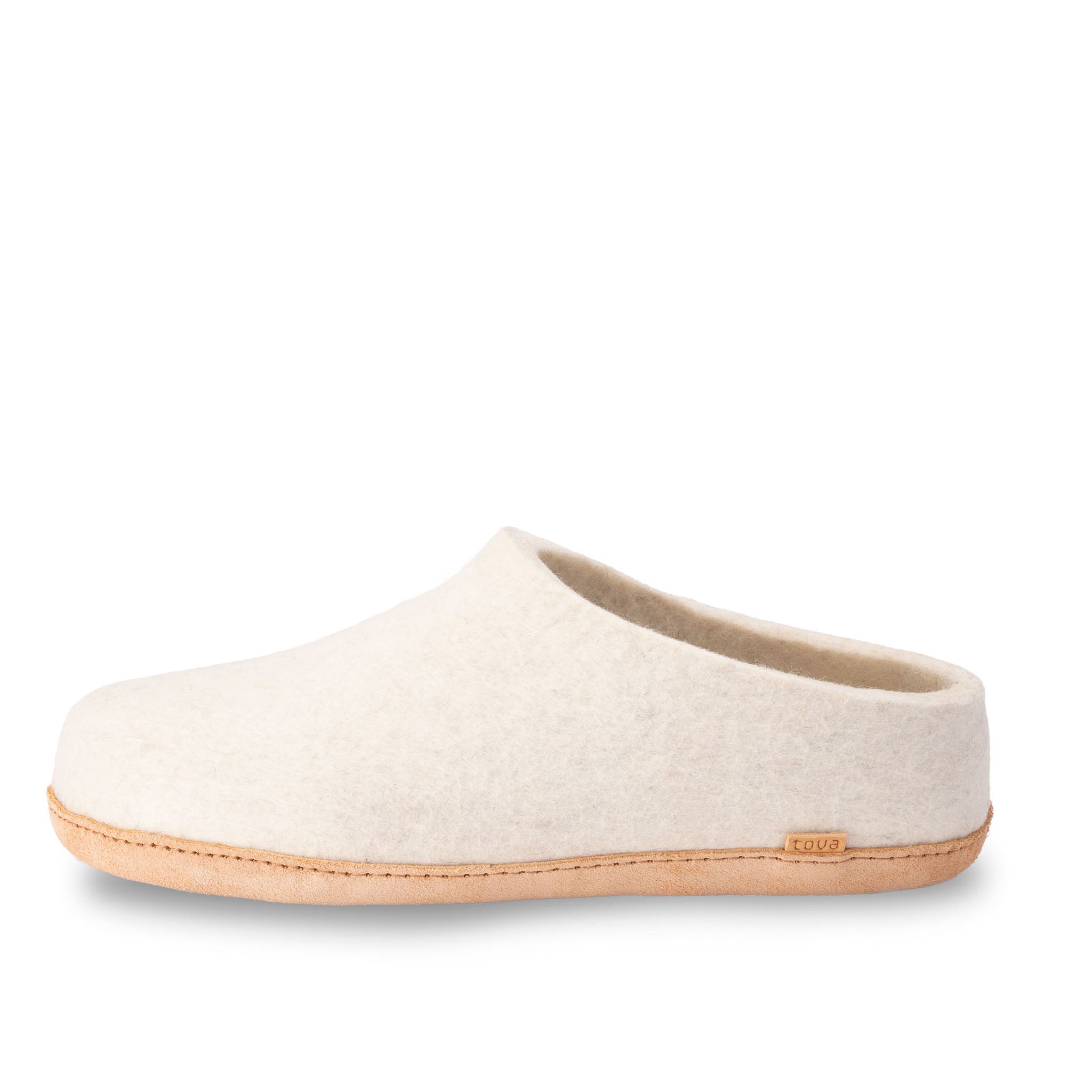 Lyse hvite filt-tøfler med beige såle, slip-on