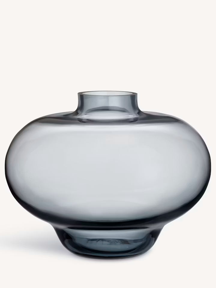 Rund glassvase i gråtonet glass med kort, innsnevret åpning
