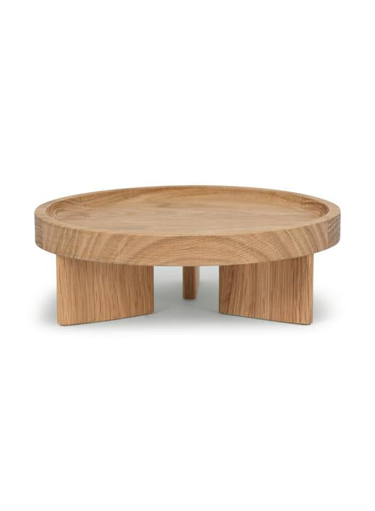 Naturlig rundt tråbrett i tre med lav sokkel og rund kant