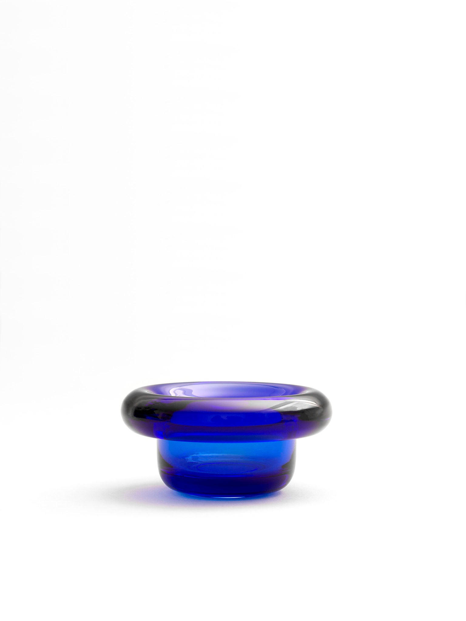 Blå glassskål med lav, rund form