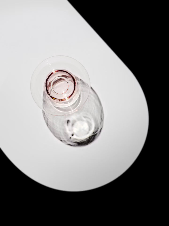 Minivase i klart glas med åben top og rund bund
