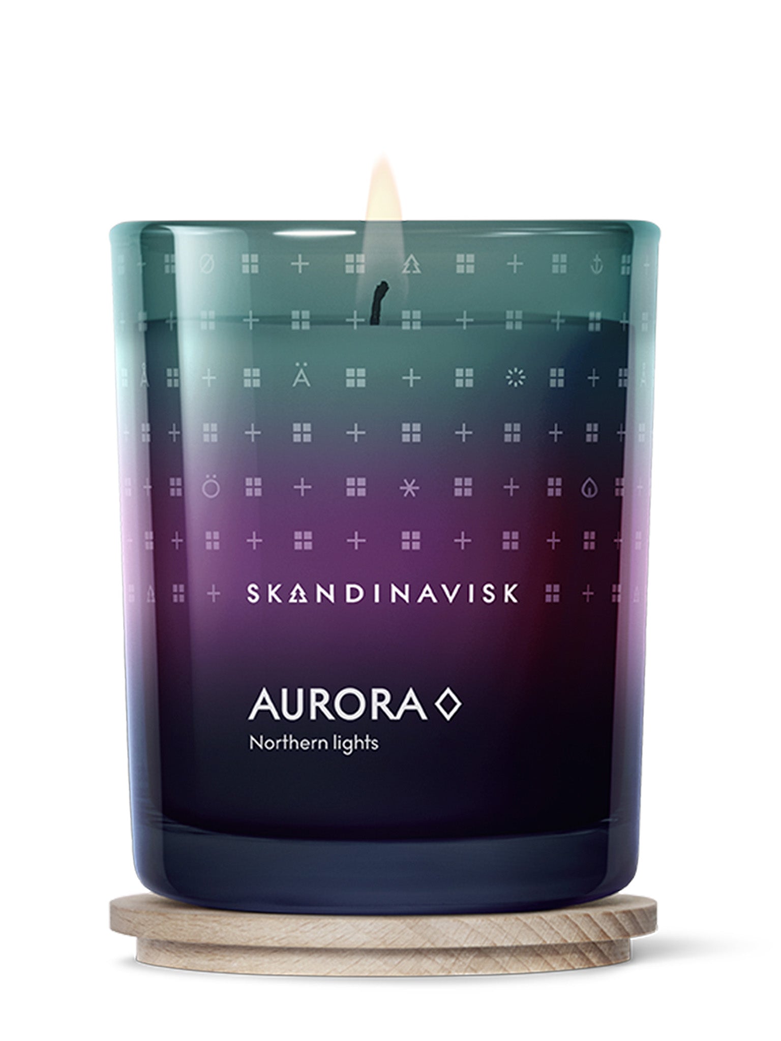 Duftlys AURORA i blå-lilla glasskrukke på treplate med brennende veke