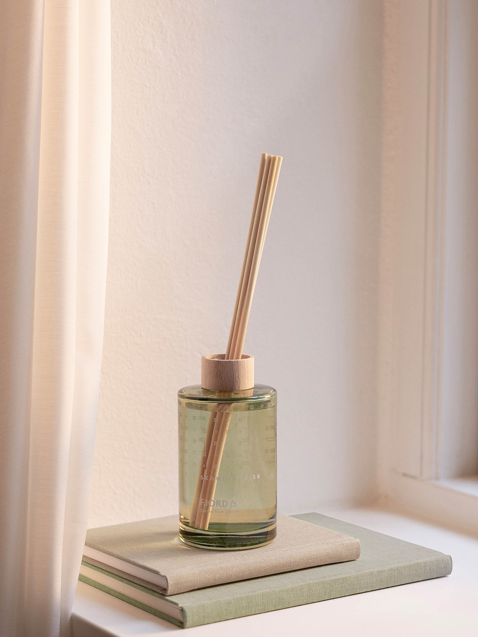 FJORD duftdiffuser 200 ml med duftpinner i grønt glass