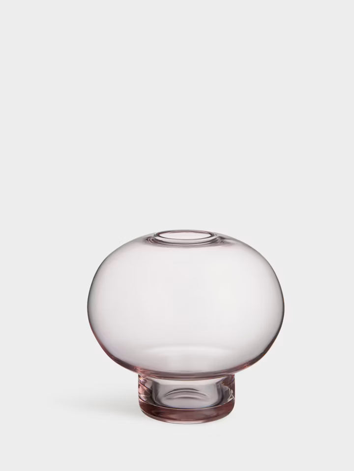 Minivase i klart glas med rund ballonform og lille åbning