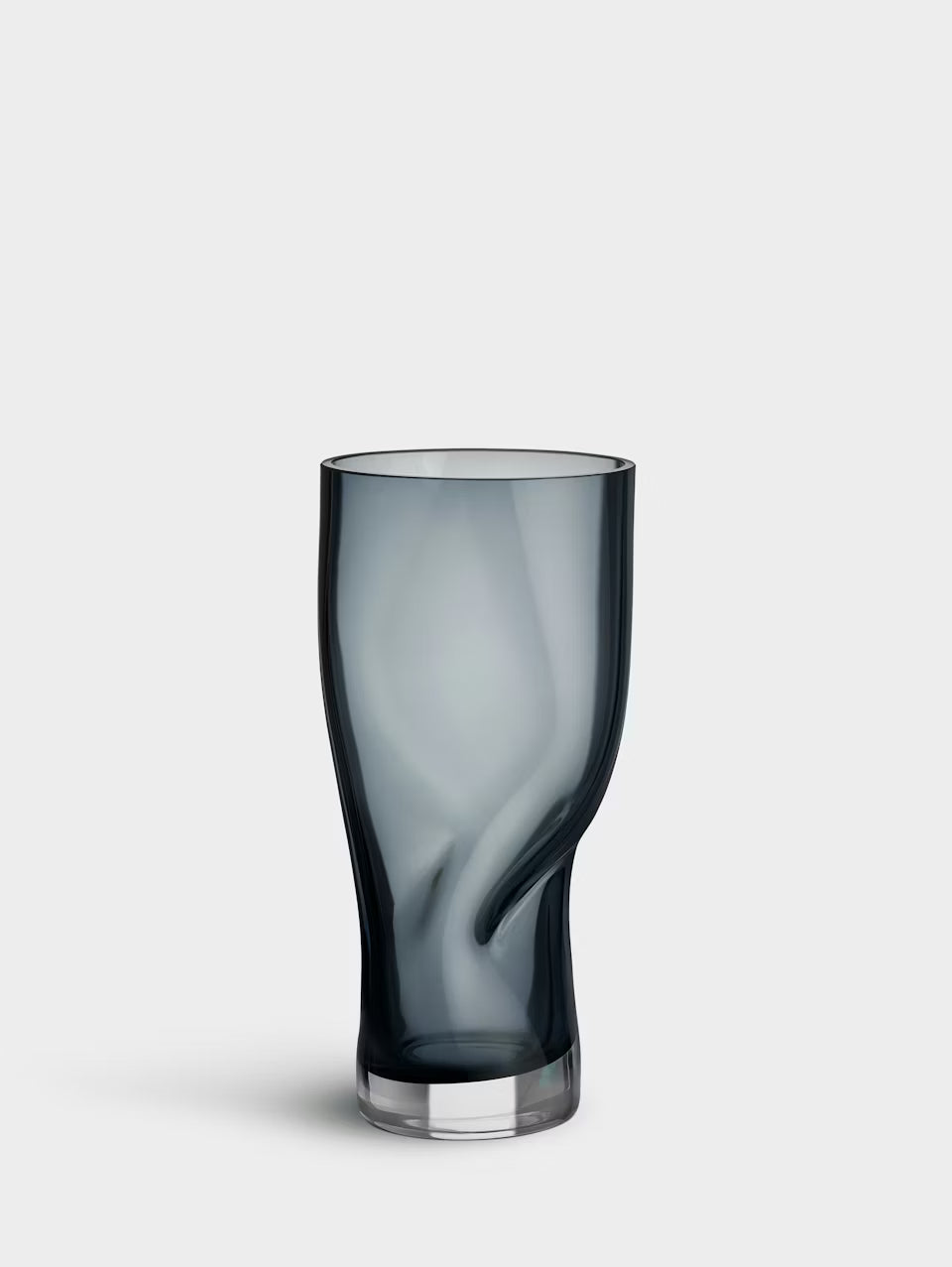 Blå squeeze-vase i glas med slank tøndeform, rundet skål og flad bund.