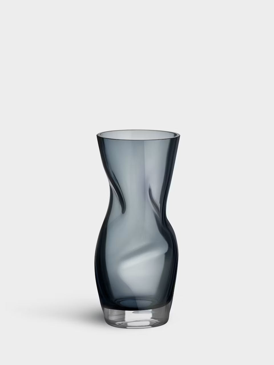 Blå squeeze-vase i glas, timeglasformet med smal hals og bred bund.